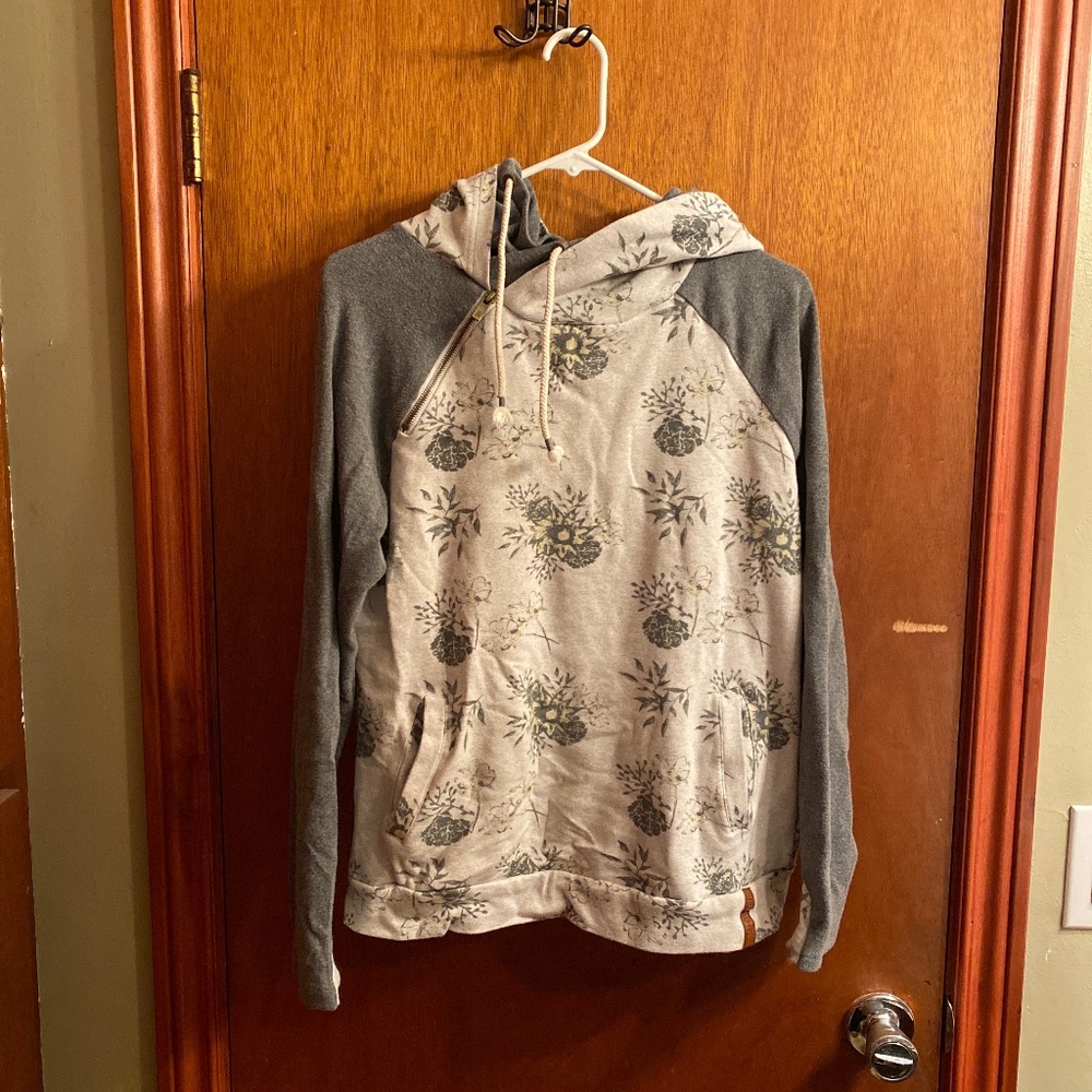 Ampersand Ave Double Hood -Size M